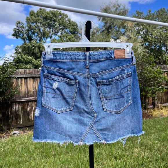 American Eagle Blue Disressed Denim Mini Skirt Size 0 - Picture 2 of 6